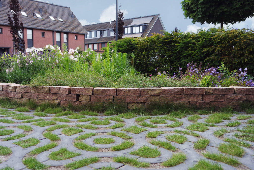 Hemelwaterbuffers helpen bij wateroverlast in een klimaatbestendige tuin